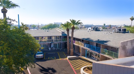 Marcus & Millichap Announces the Sale of Oasis on Grand, a 60-Unit